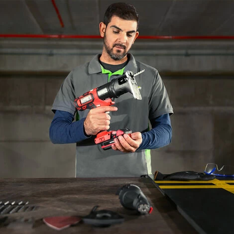 Outil Multifonction Sans Fil 20V 3-en-1, Scie Sauteuse, Grattoir, Perceuse Et Tournevis, Batterie 2.0Ah Et Chargeur Inclus - Greencut MH202-3 6 Outil Multifonction Sans Fil 20V 3-en-1, Scie Sauteuse, Grattoir, Perceuse Et Tournevis, Batterie 2.0Ah Et Chargeur Inclus - Greencut MH202-3 – Image 4